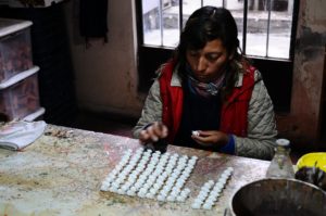 Fotos Adela Manos Amiga Comercio Justo - produciendo Belén Navidad artesanal
