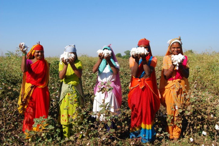 Mujeres productoras de algodón orgánico de la Cooperativa de Comercio Justo Chetna