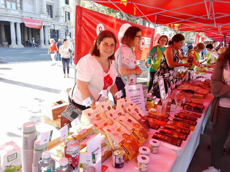 fiesta comercio justo en Valencia. Stand Oxfam Intermón