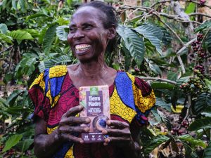 productora café en Uganda