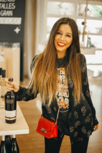 modelo en tienda de comercio justo
