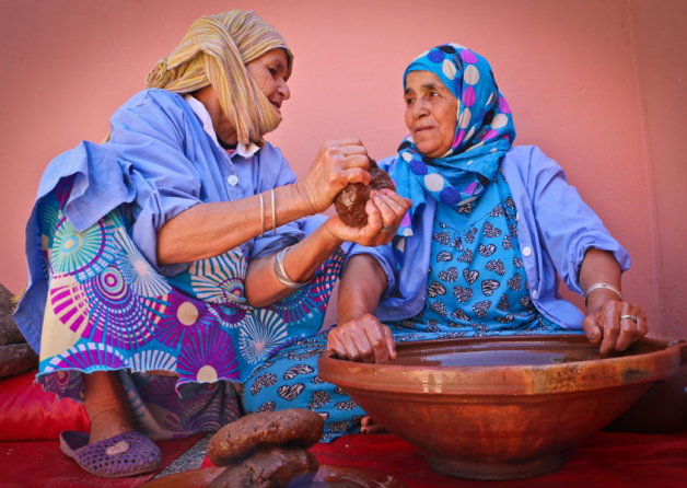 mujeres socias de TARGANINE cooperativa argán de comercio justo y ecológico en Marruecos
