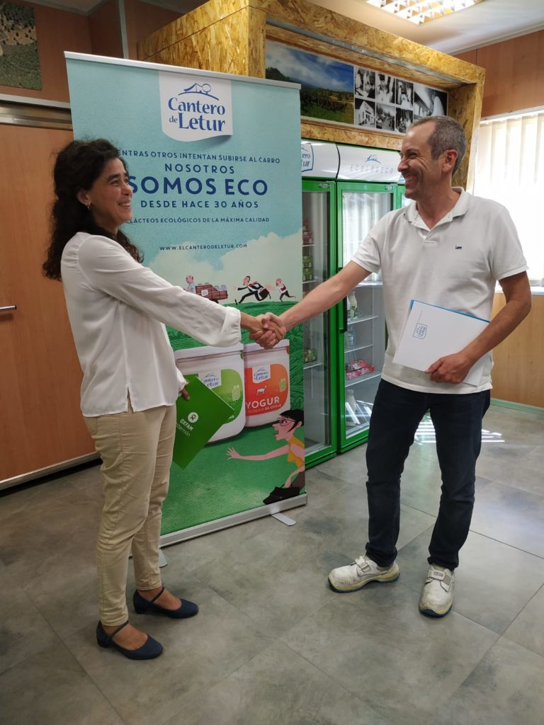 firma acuardo convenio colaboración oxfam intermón y cantero de letur